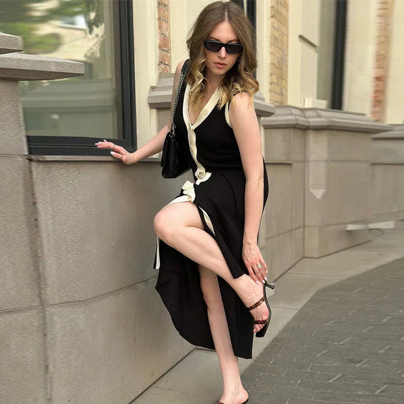 Ines | Ärmelloses Kleid mit V-Ausschnitt