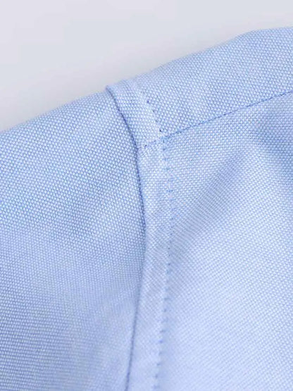 MALWINE I LÄSSIGE KRAGENBLUSE