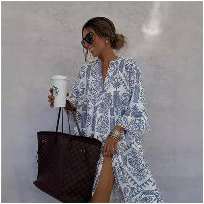 ADELINE I BEDRUCKTES A-LINIEN-KLEID MIT V-AUSSCHNITT