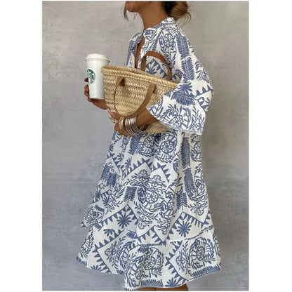 ADELINE I BEDRUCKTES A-LINIEN-KLEID MIT V-AUSSCHNITT