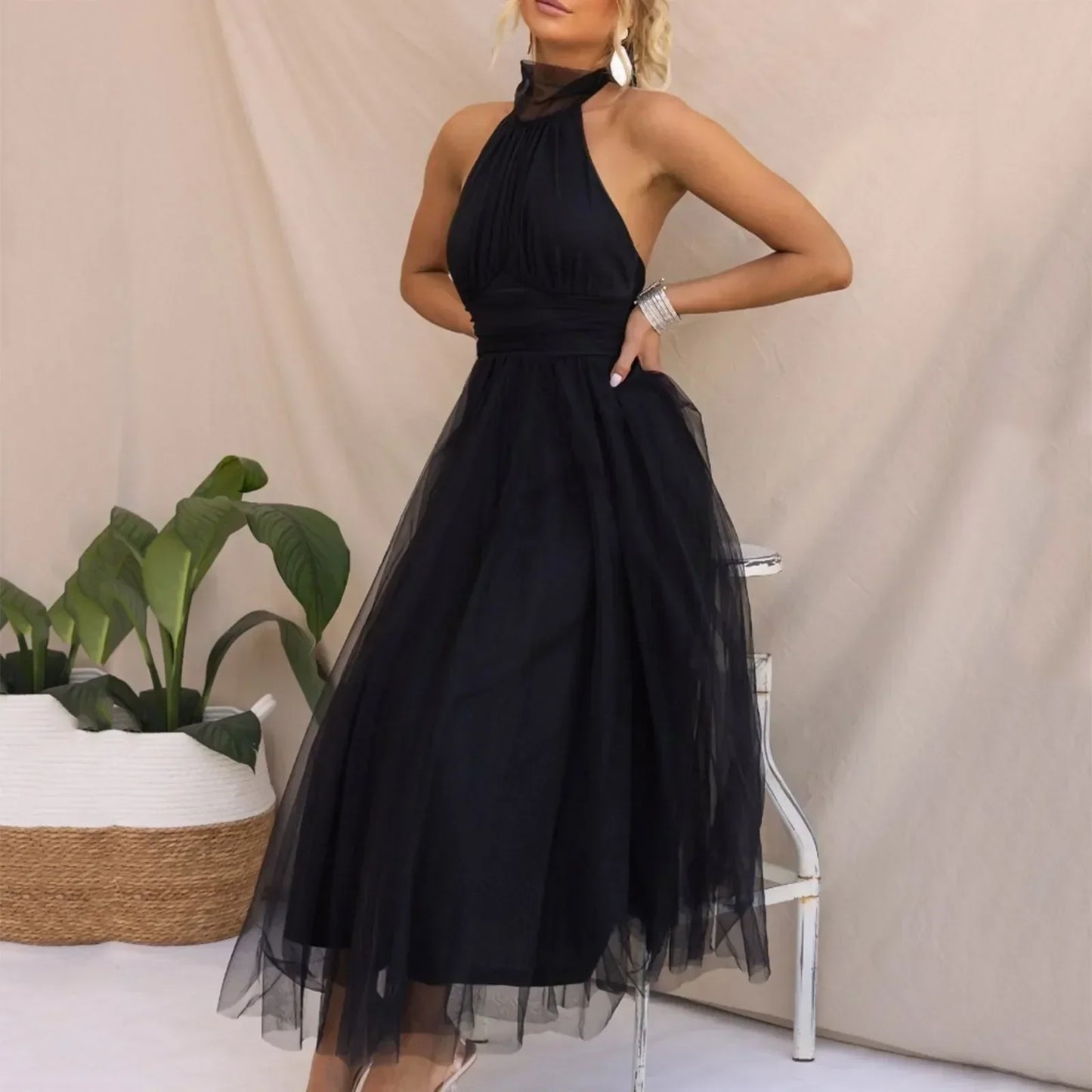 DRUDA I ELEGANTES ÄRMELLOSES KLEID