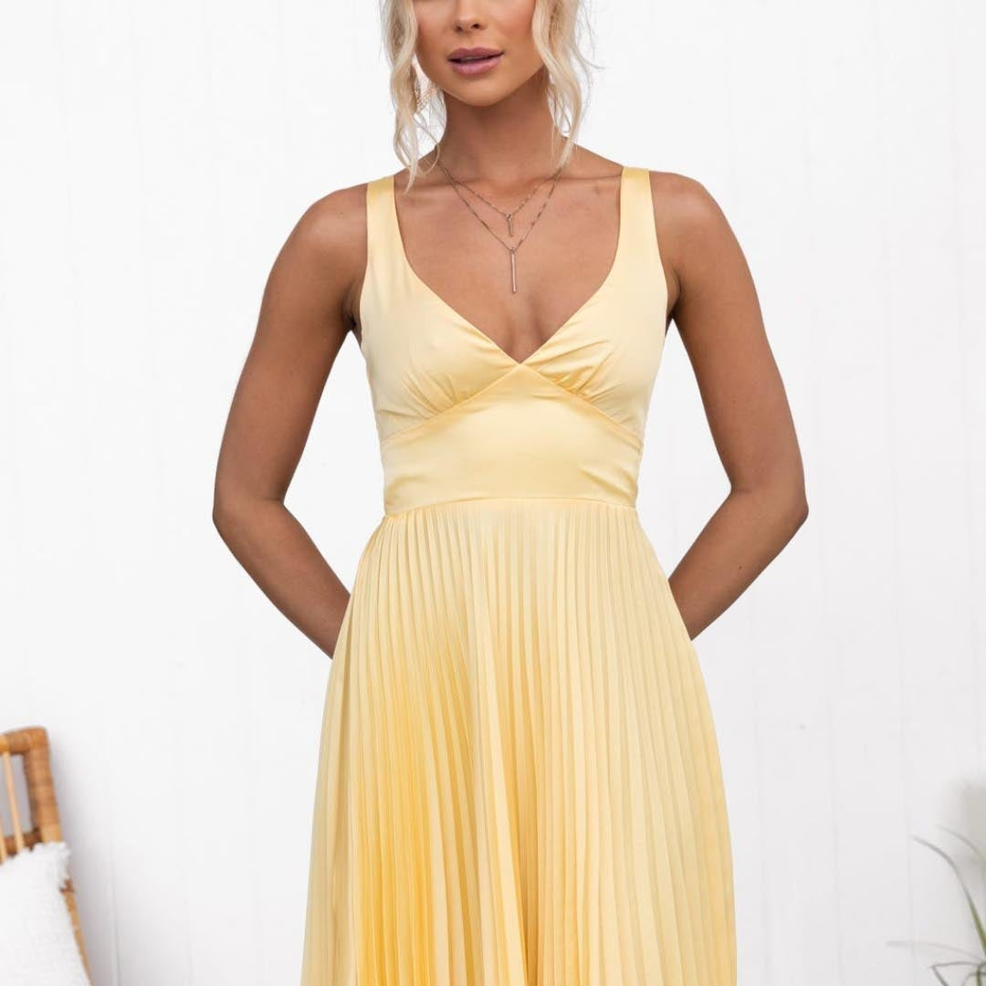 FENNA I PLISSIERTES MAXIKLEID MIT V-AUSSCHNITT