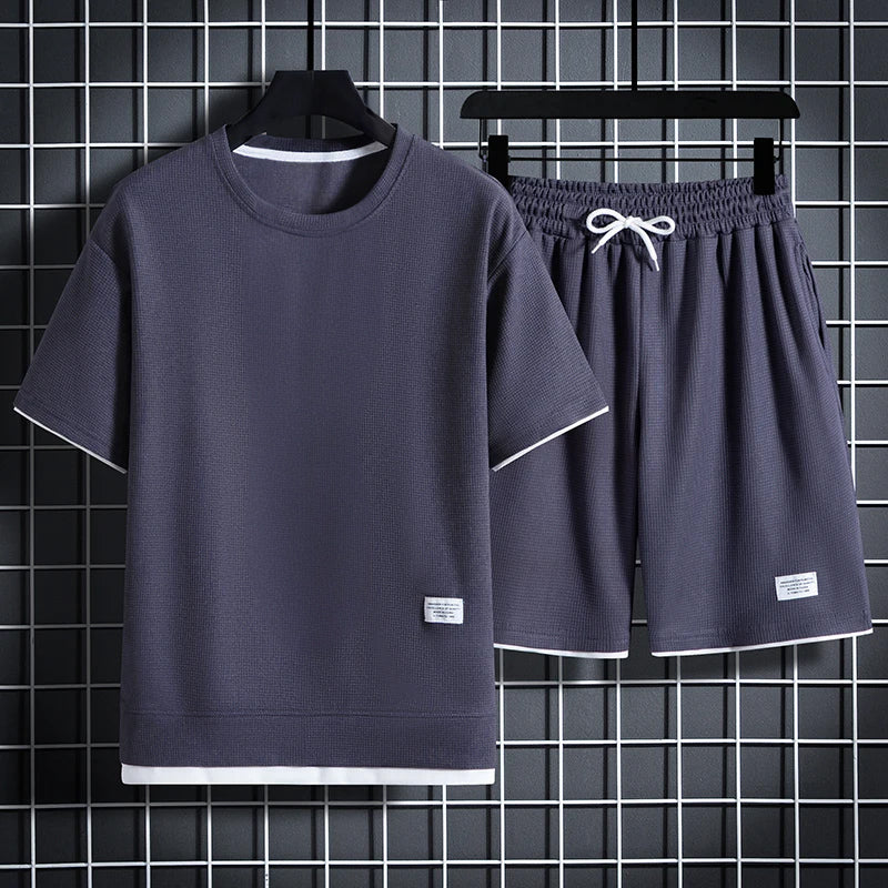 Das Eastmere – Texturiertes Rundhals-Shirt & Shorts Set