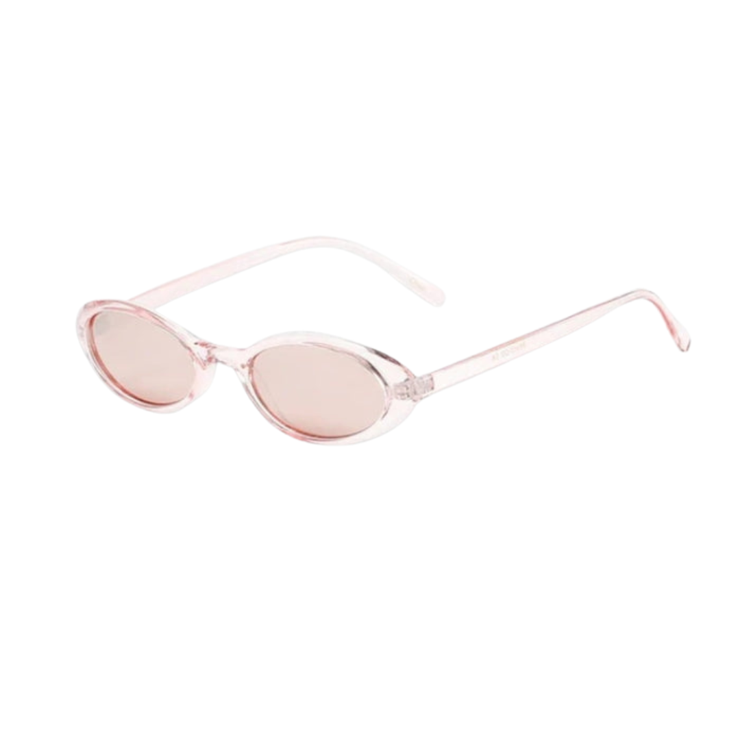 ODILIE I LÄSSIGE RUNDE SONNENBRILLE