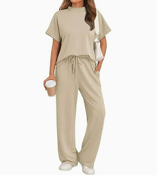 ODILIA I LÄSSIGES LOUNGEWEAR-SET