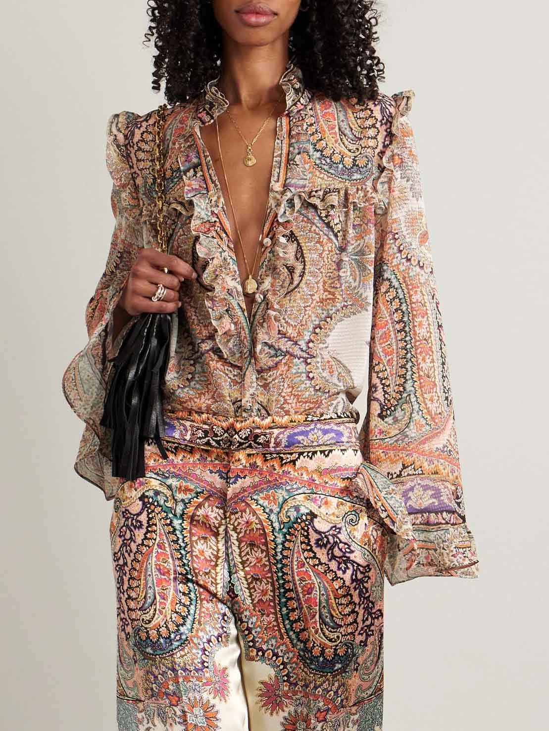 IRNA I STILVOLLE BLUSE