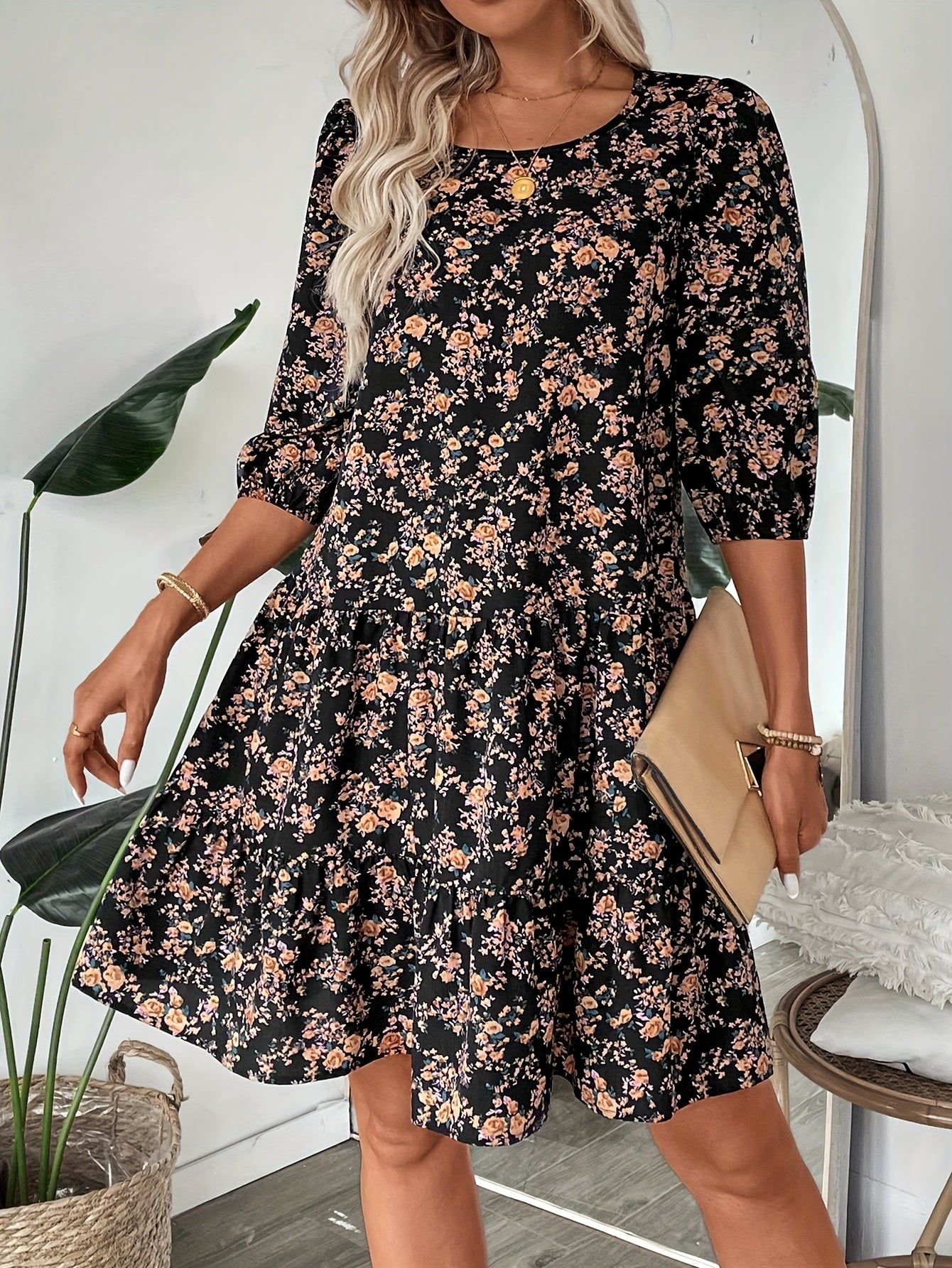 BALTRUDIS I GEBLÜMTEM RÜSCHENKLEID