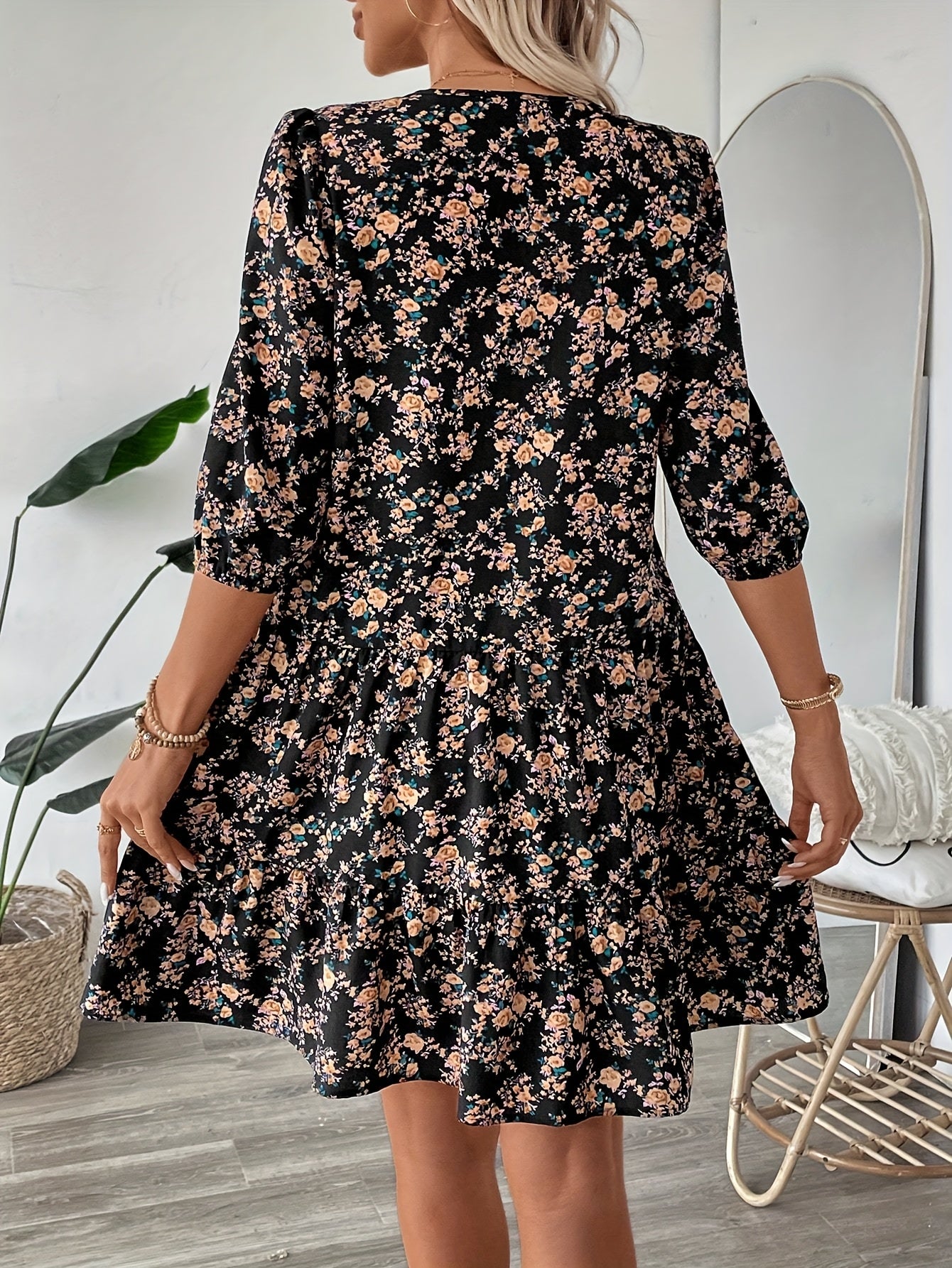 BALTRUDIS I GEBLÜMTEM RÜSCHENKLEID