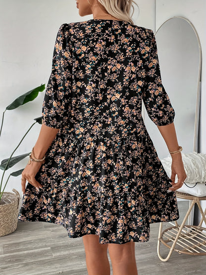 BALTRUDIS I GEBLÜMTEM RÜSCHENKLEID