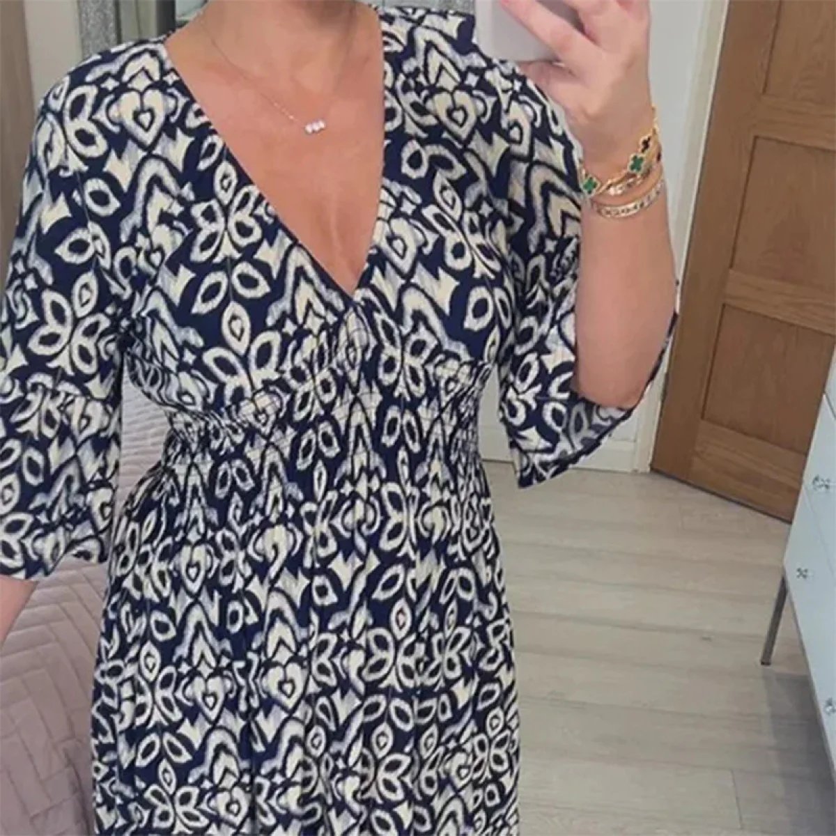 Camille – Blumenmuster-Robe mit Volants