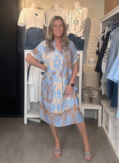 LARA I STILVOLLES MIDIKLEID