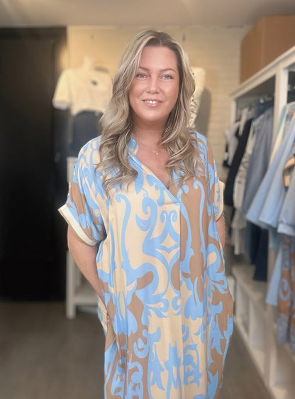 LARA I STILVOLLES MIDIKLEID