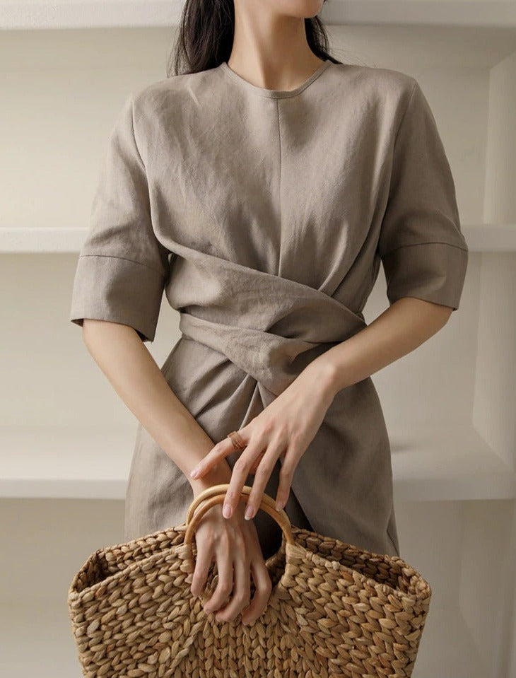 Zaria - Unregelmäßiges Kleid aus Leinen in Khaki