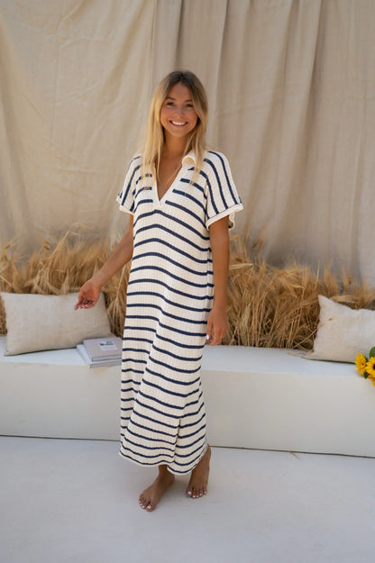 KATELIJN I GESTREIFTES MIDI-KLEID